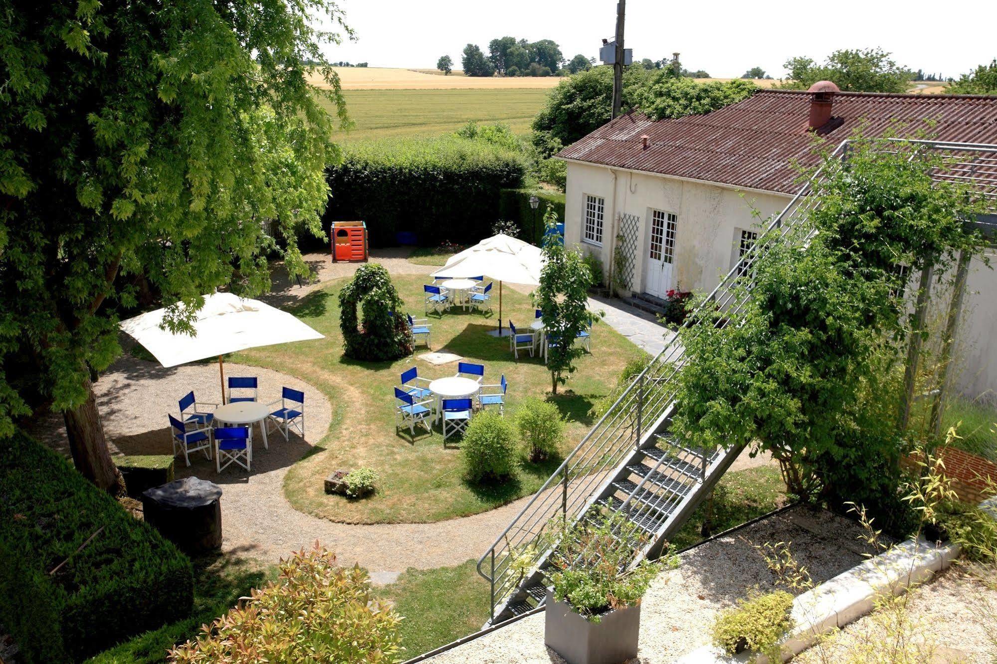 Logis Hotel Restaurant Le Faisan Dore Argentan Exterior photo